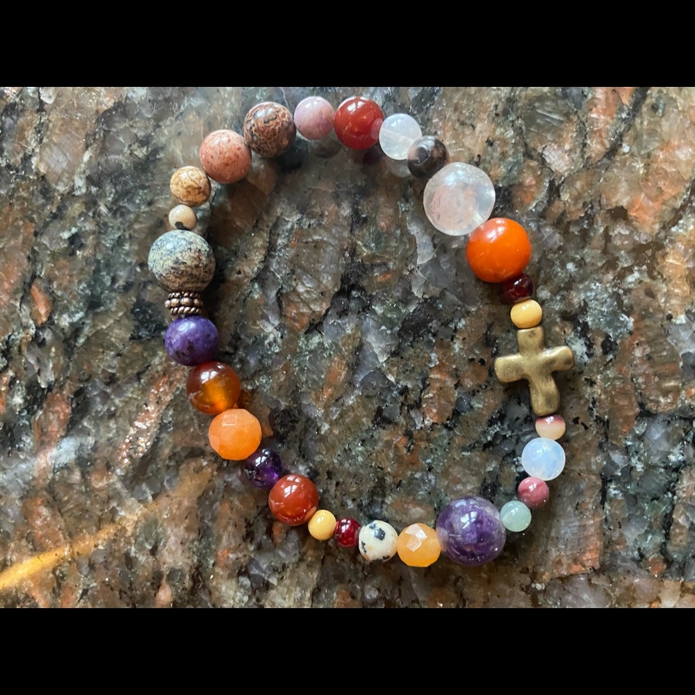 NWOT gorgeous multi color oranges, blues beaded stretch bracelet with cross bead